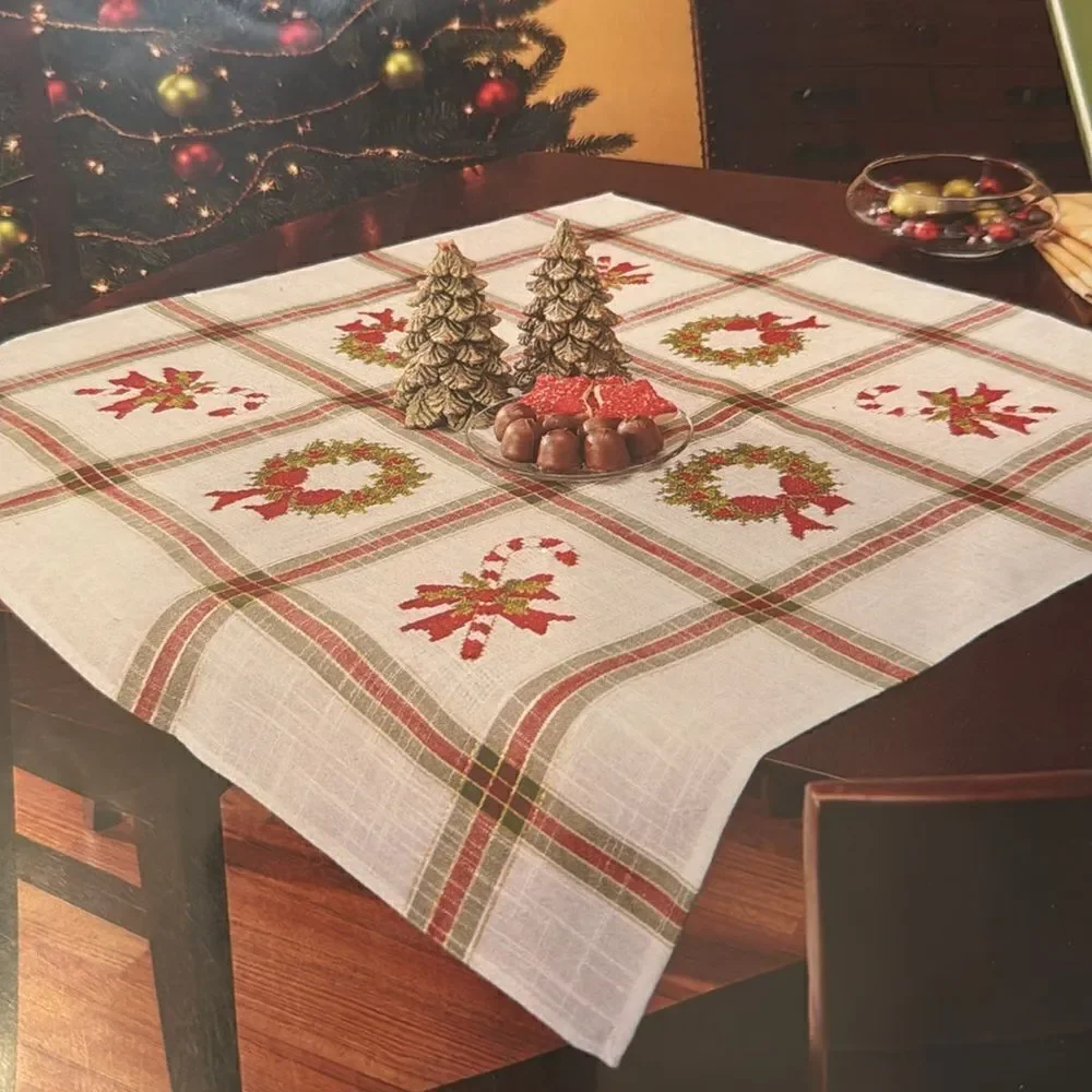 NOB HILL Linens Wreaths & Treats Table Topper Cross-Stitch *NEW Open Package*